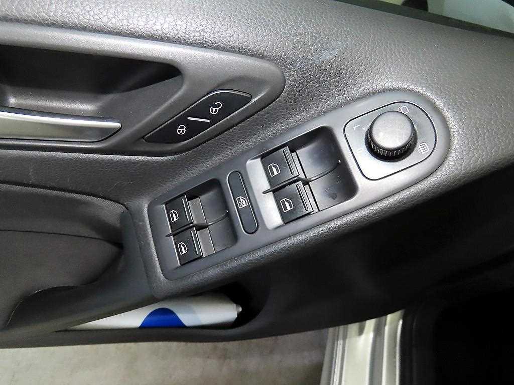 Volkswagen Golf 2013 Plateado - Importación desde Corea - HF Imports Iquique - Foto 13