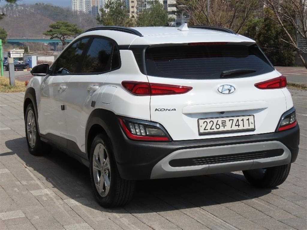 HYUNDAI Kona - Vista 4