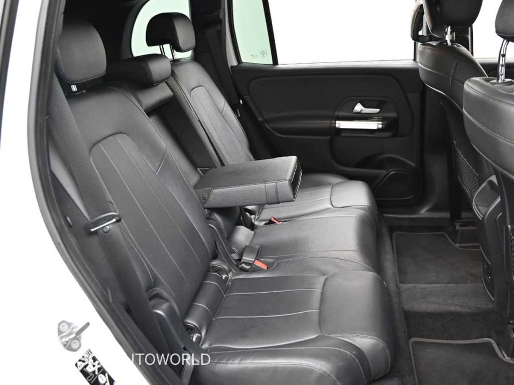 Mercedes Benz GLB Class - Vista 12