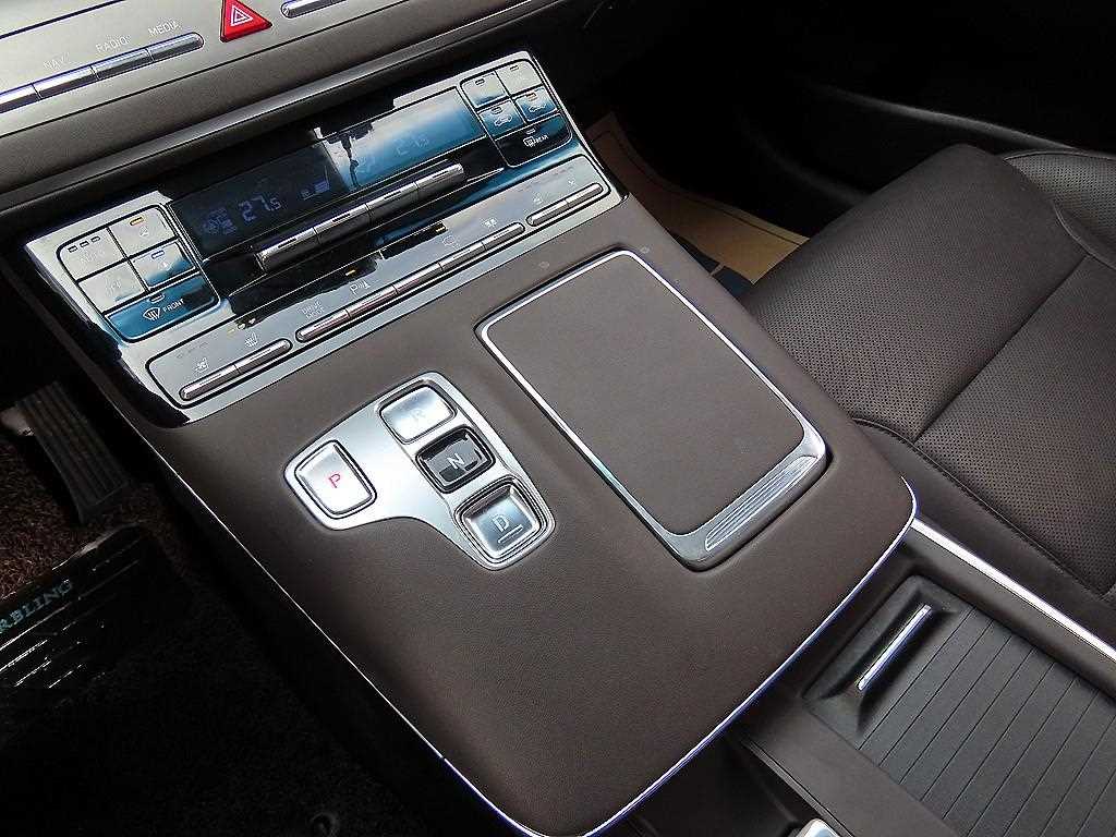 HYUNDAI Grandeur - Vista 10