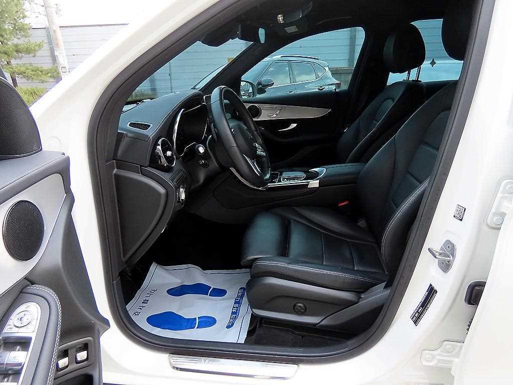 Mercedes Benz GLC Class - Vista 5