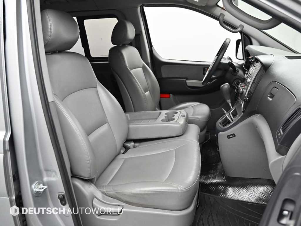 HYUNDAI Starex - Vista 10