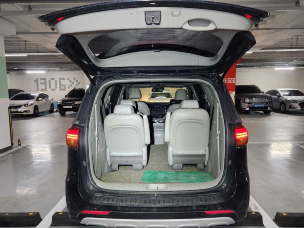 KIA Carnival - Vista 7