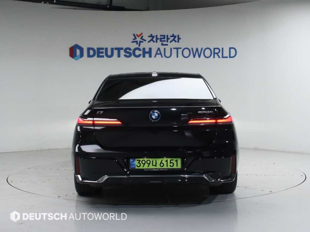 BMW i7 - Vista 4