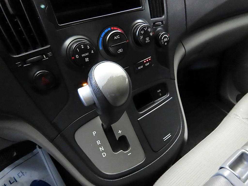 HYUNDAI Starex 2010 Plateado - Importación desde Corea - HF Imports Iquique - Foto 13