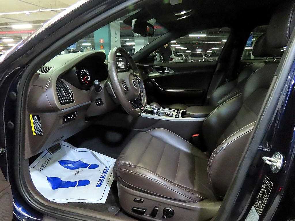 KIA Stinger - Vista 6