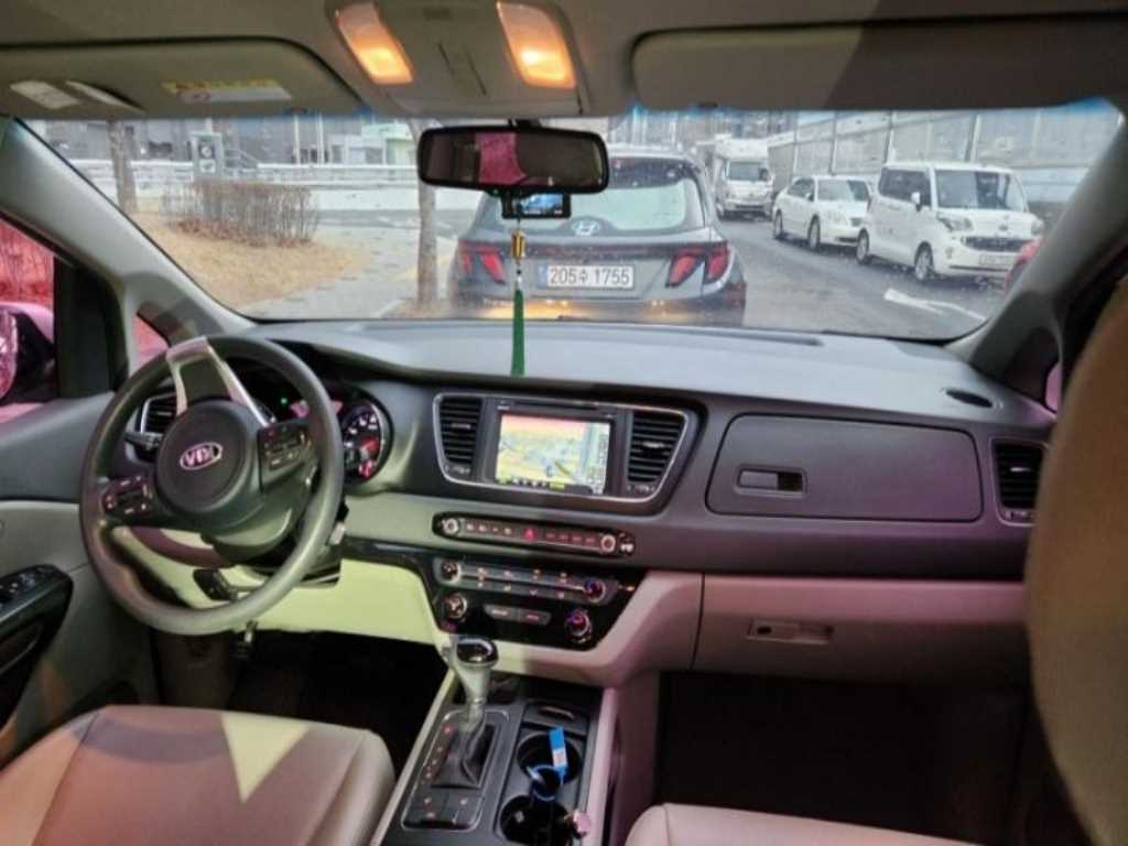 KIA Carnival - Vista 7