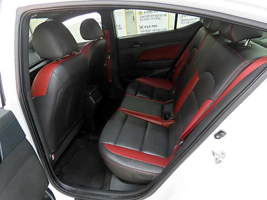 HYUNDAI Avante - Vista 6