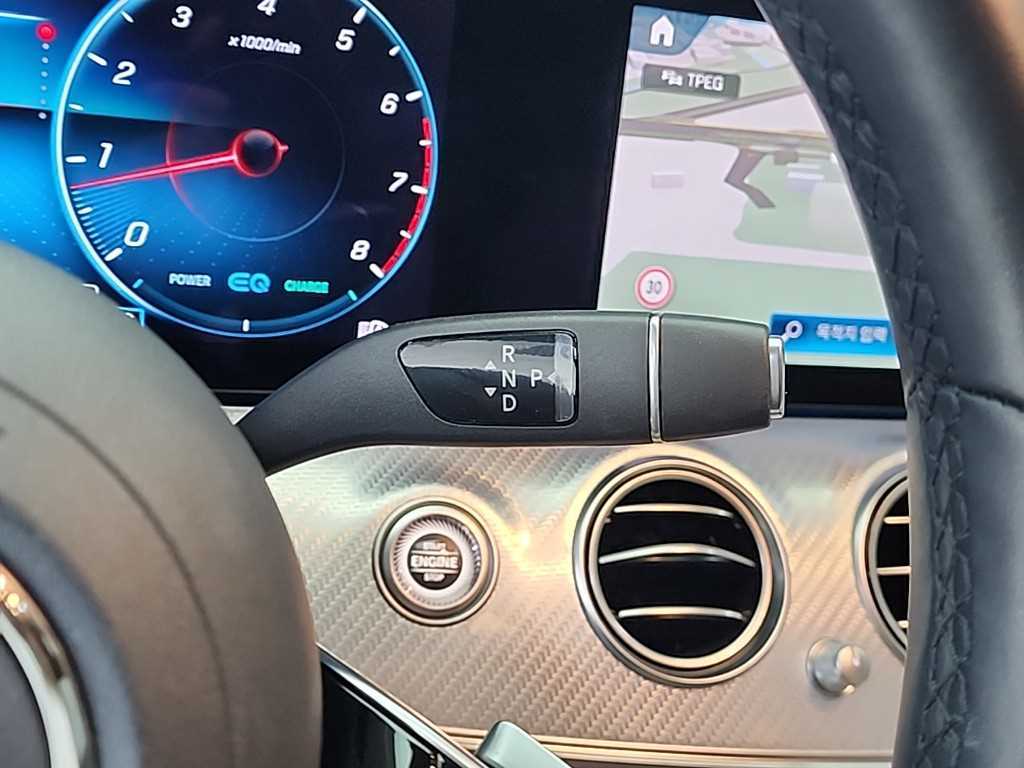 Mercedes Benz E class - Vista 8