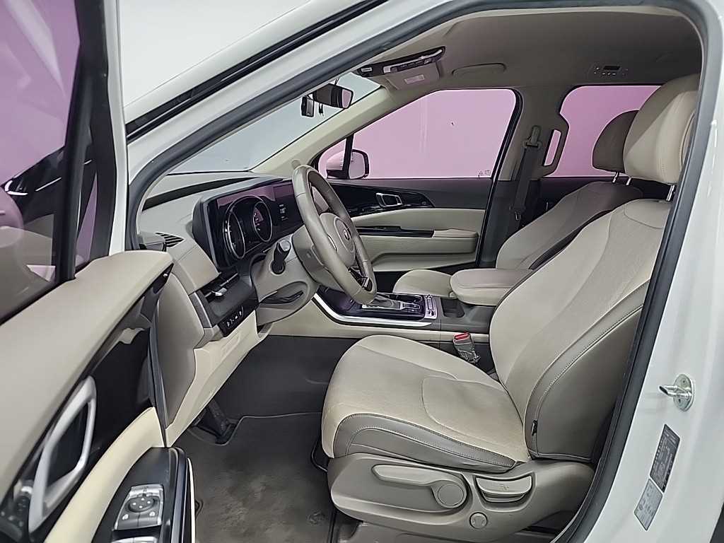 KIA Carnival - Vista 11