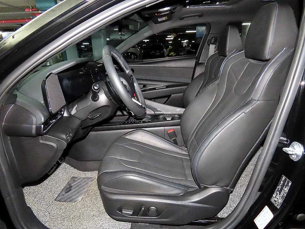 HYUNDAI Avante - Vista 6