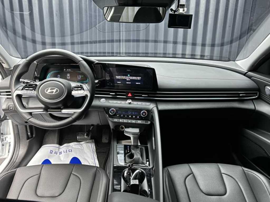 HYUNDAI Avante - Vista 9