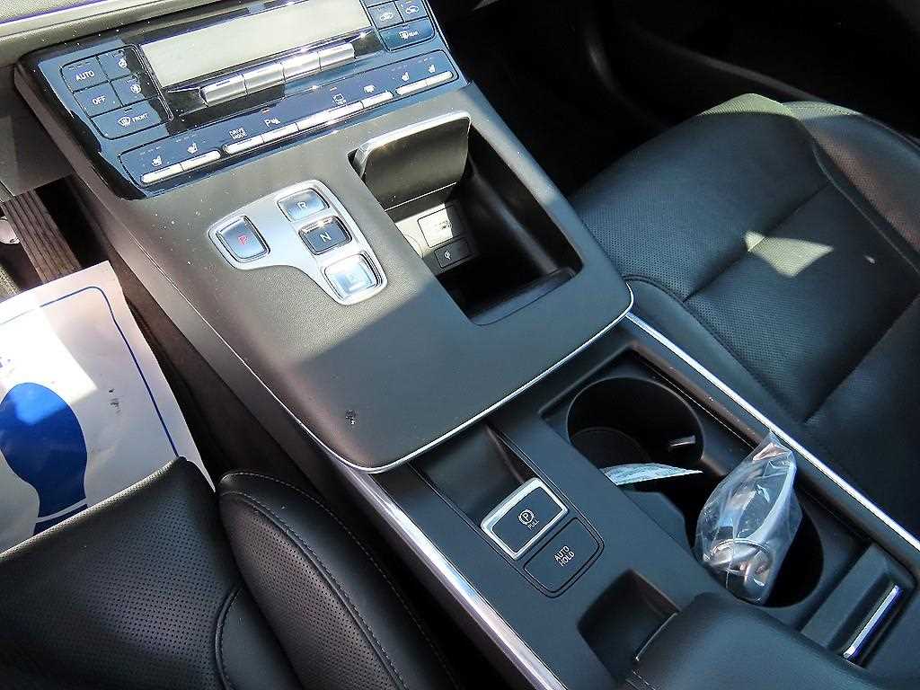 HYUNDAI Grandeur - Vista 10