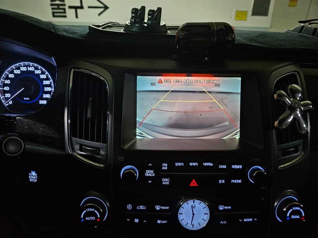 HYUNDAI Equus - Vista 12