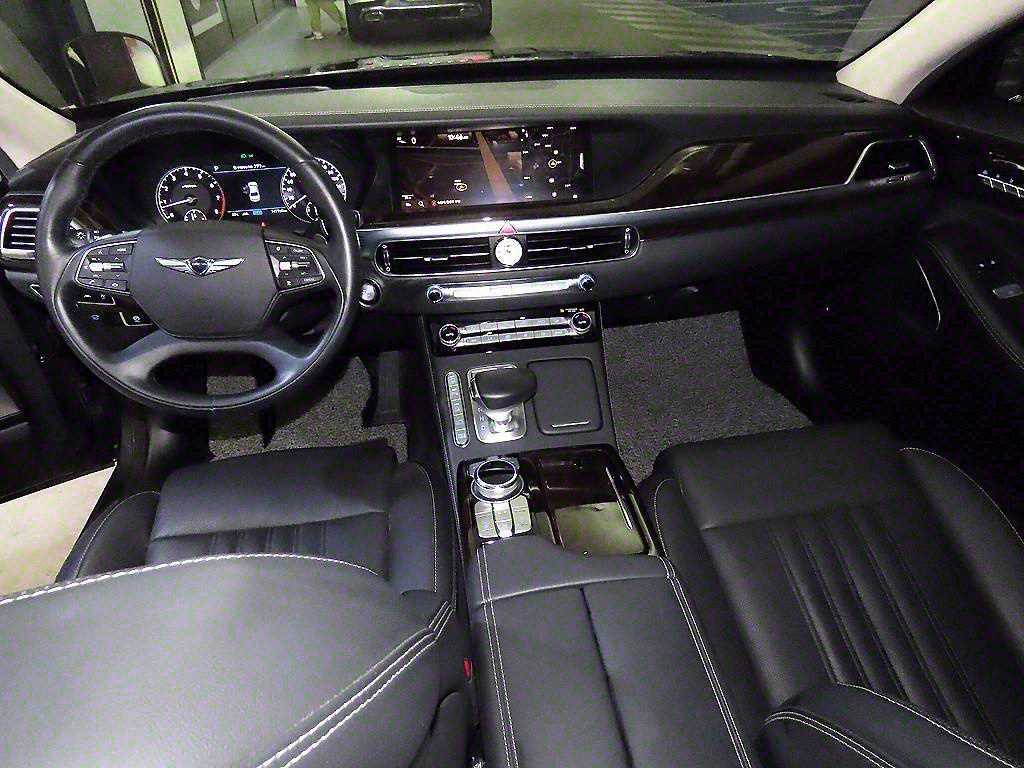 Genesis G90 - Vista 10