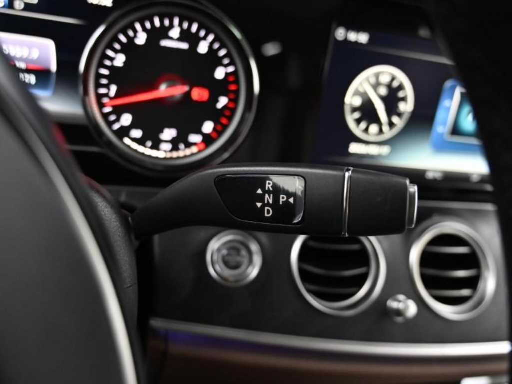 Mercedes Benz E class - Vista 9