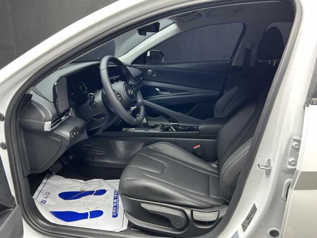 HYUNDAI Avante - Vista 5