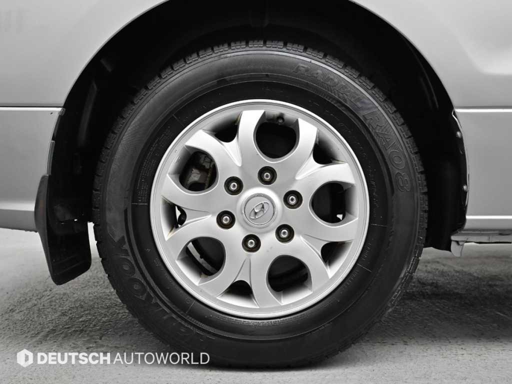 HYUNDAI Starex - Vista 5