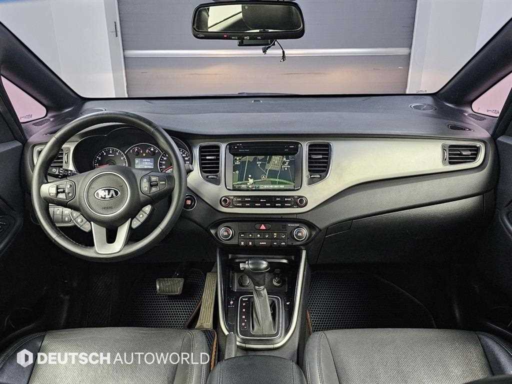 KIA Carens - Vista 7