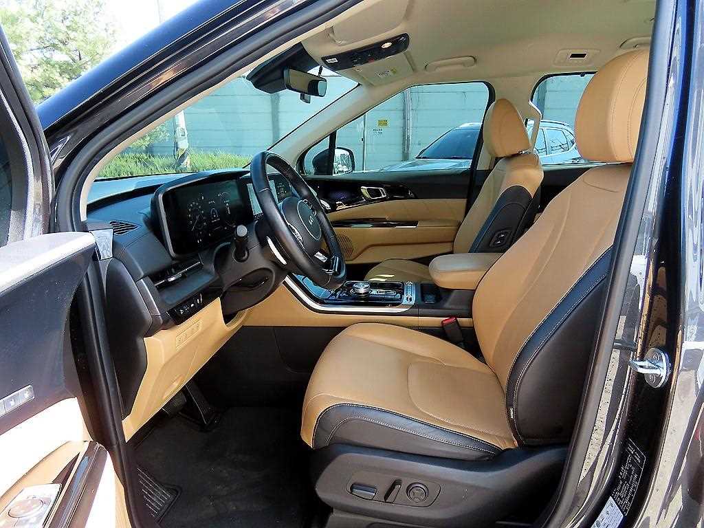 KIA Carnival - Vista 5