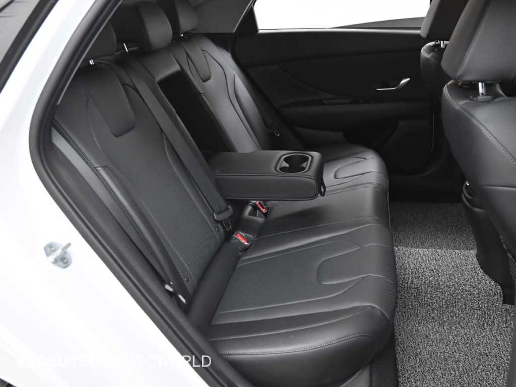 HYUNDAI Avante - Vista 12