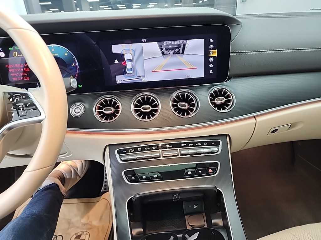 Mercedes Benz CLS Class - Vista 10