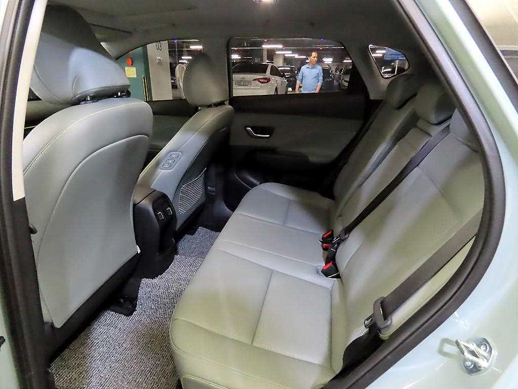 HYUNDAI Kona - Vista 7