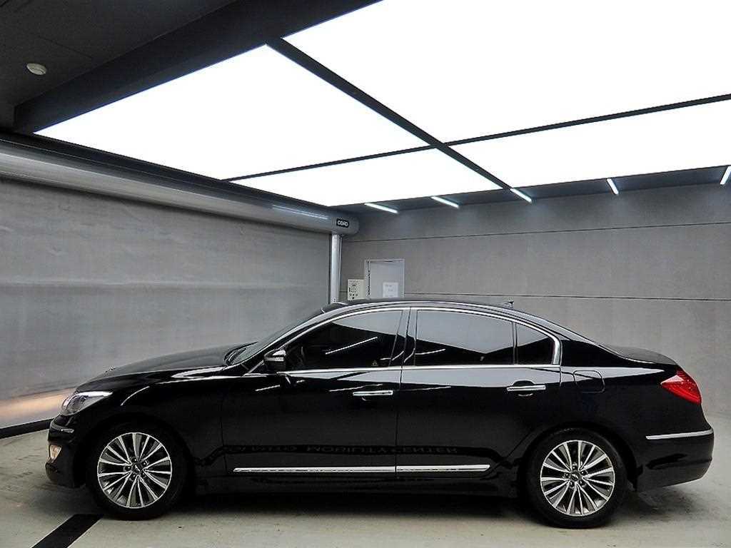 HYUNDAI Genesis - Vista 4