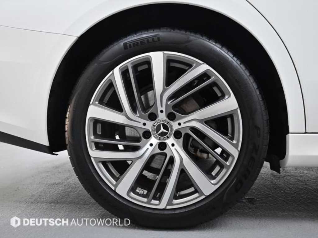 Mercedes Benz E class - Vista 5