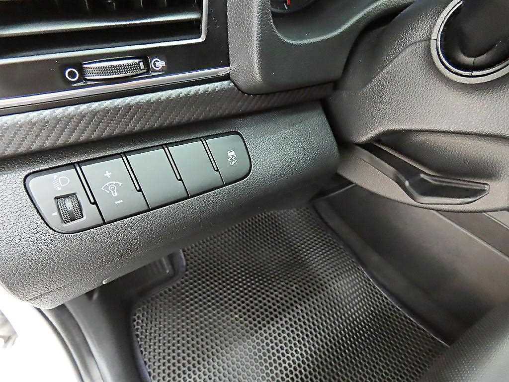 HYUNDAI Avante - Vista 11