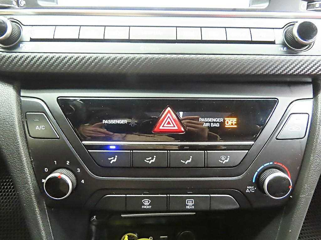 HYUNDAI Avante - Vista 12