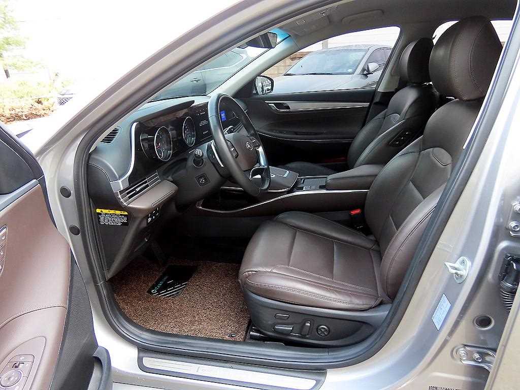 HYUNDAI Grandeur - Vista 5