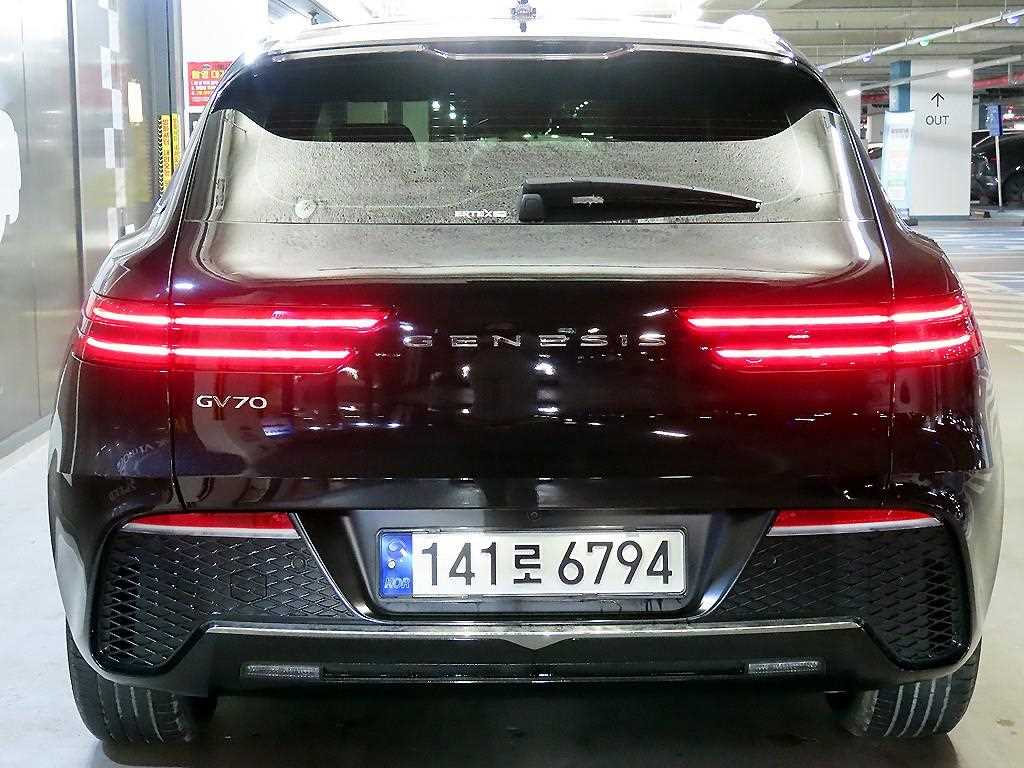 Genesis GV70 - Vista 5