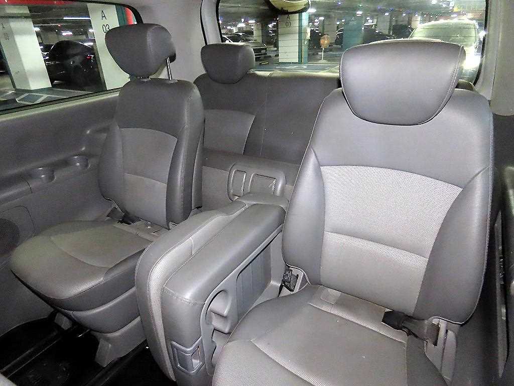 HYUNDAI Starex - Vista 8