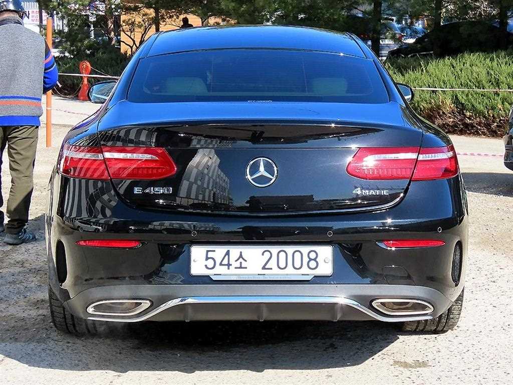 Mercedes Benz E class - Vista 4