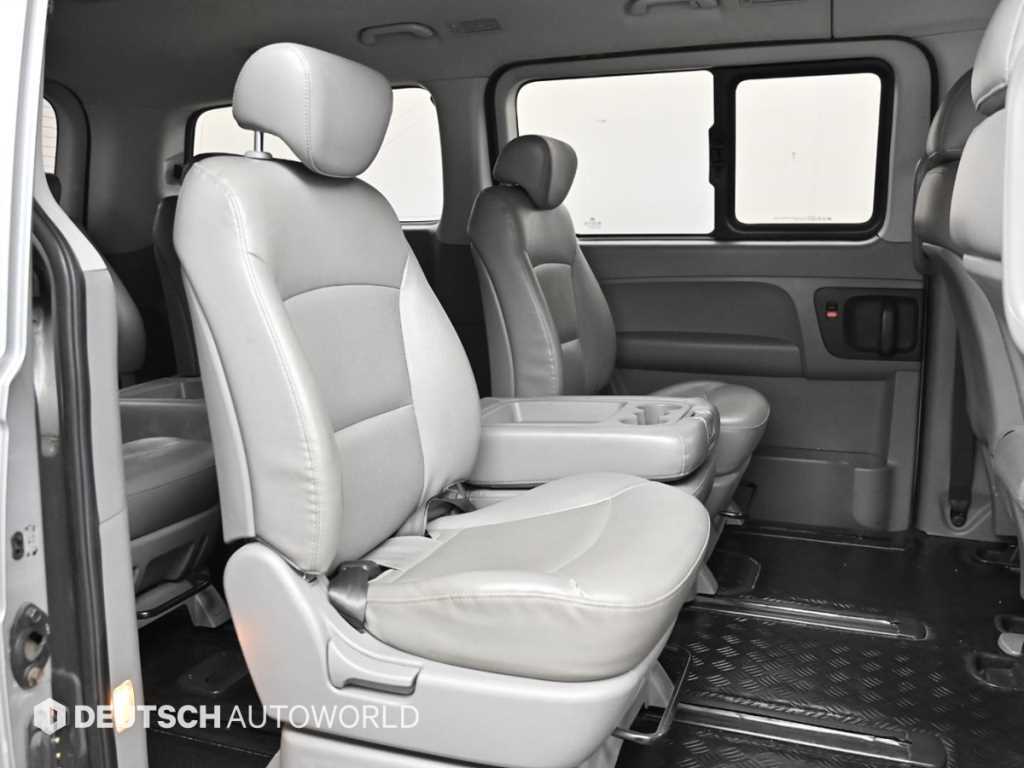 HYUNDAI Starex - Vista 12