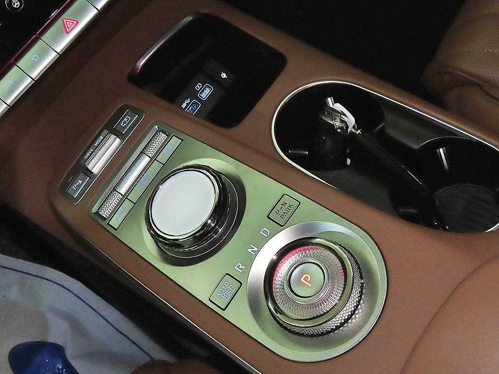 Genesis GV70 - Vista 12