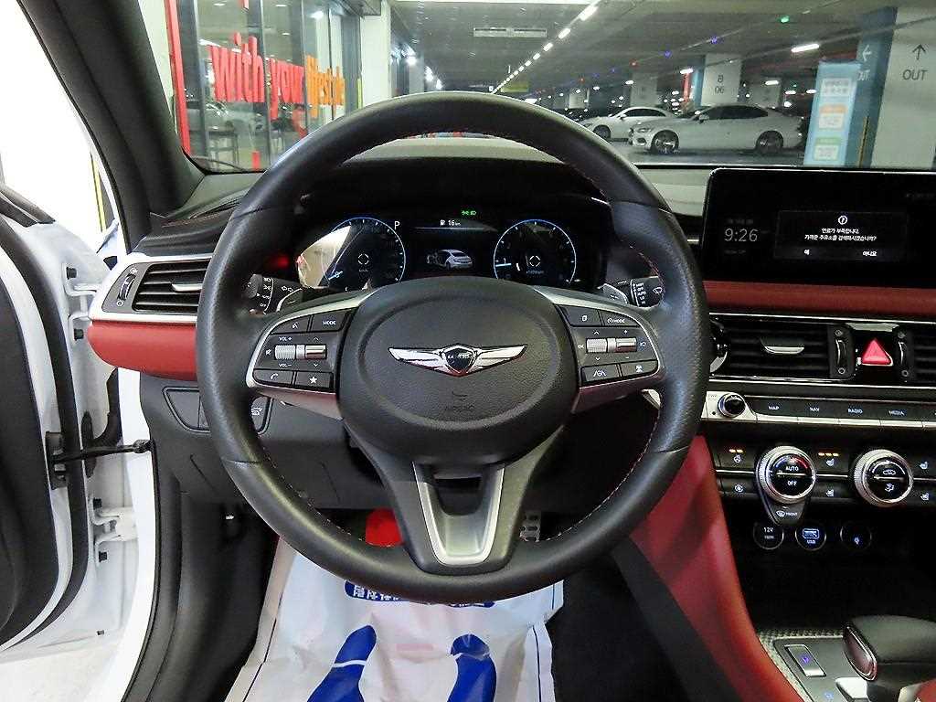 Genesis G70 - Vista 8