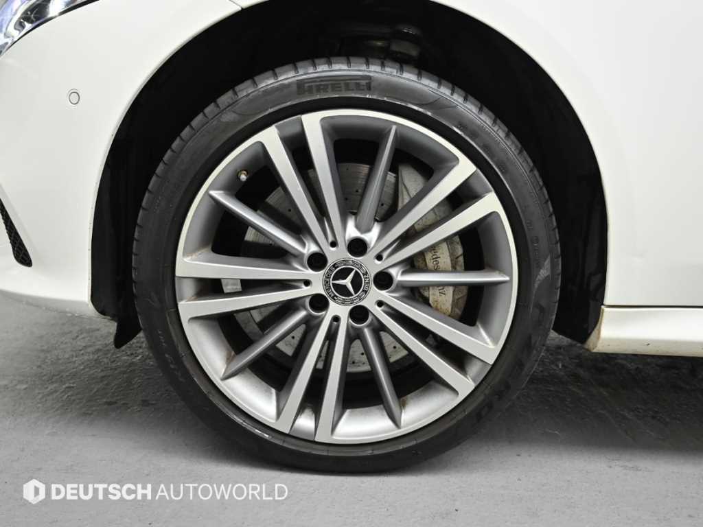 Mercedes Benz CLS Class - Vista 5