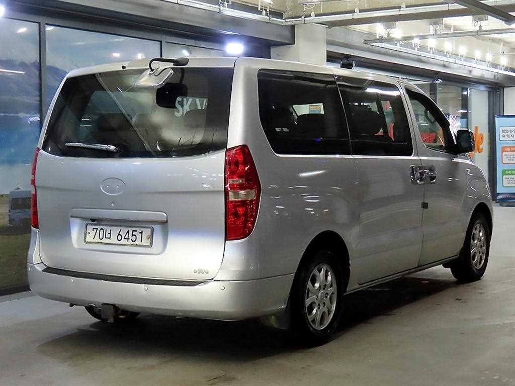 HYUNDAI Starex - Vista 4