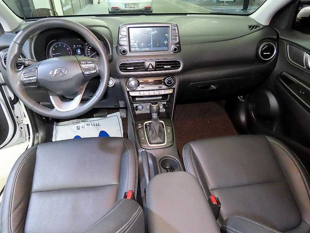 HYUNDAI Kona - Vista 10