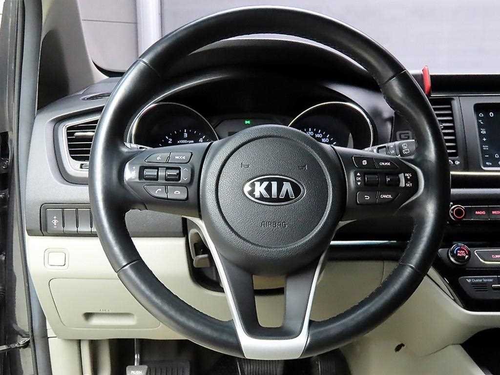 KIA Carnival - Vista 9