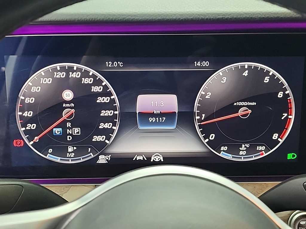 Mercedes Benz E class - Vista 6