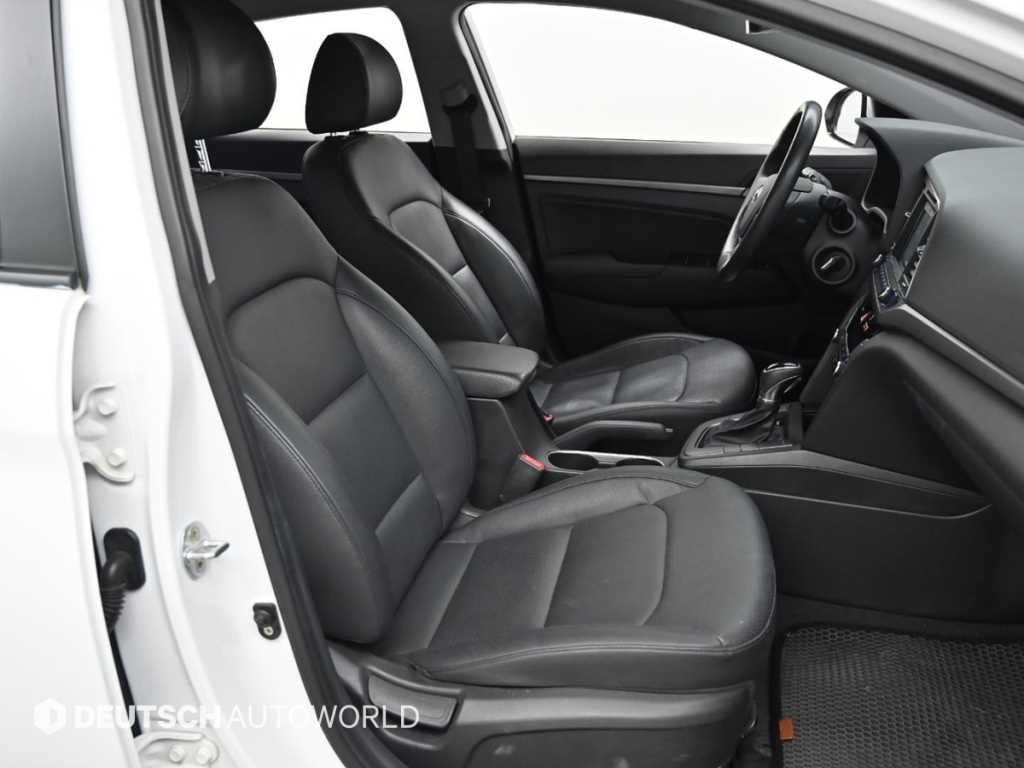 HYUNDAI Avante - Vista 10