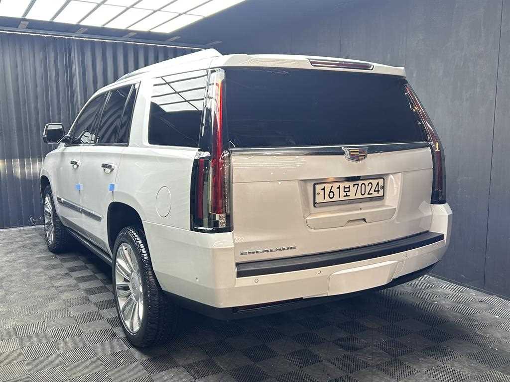 Cadillac Escalade - Vista 4