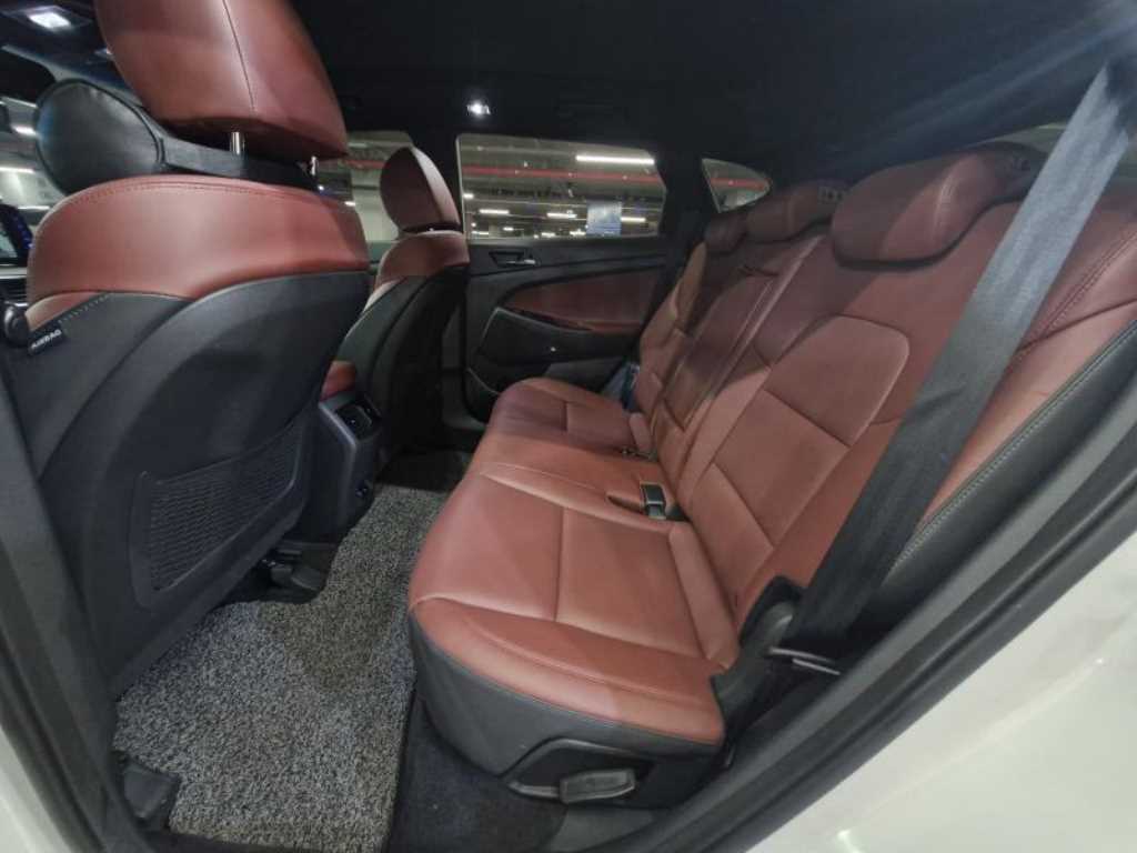 HYUNDAI Tucson - Vista 7