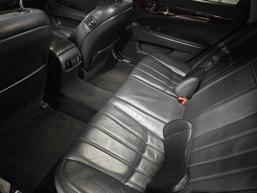 HYUNDAI Equus - Vista 10