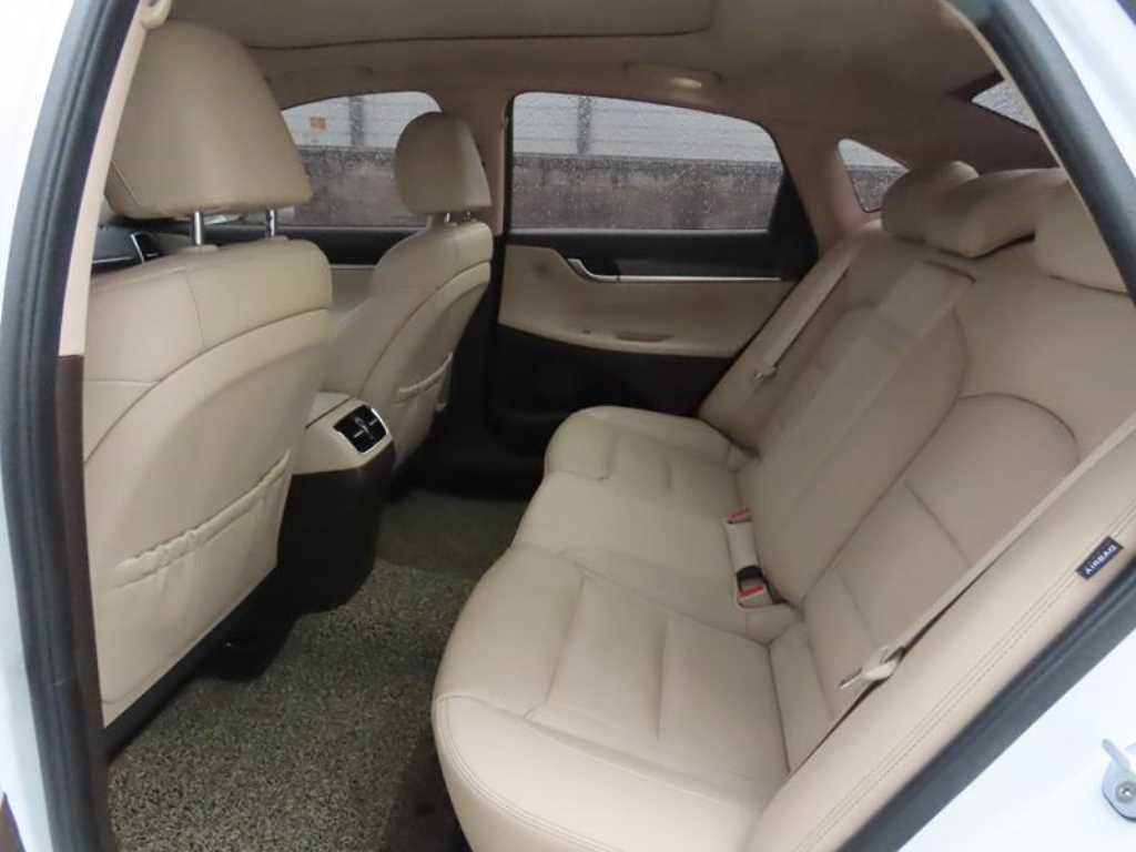 HYUNDAI Grandeur - Vista 7