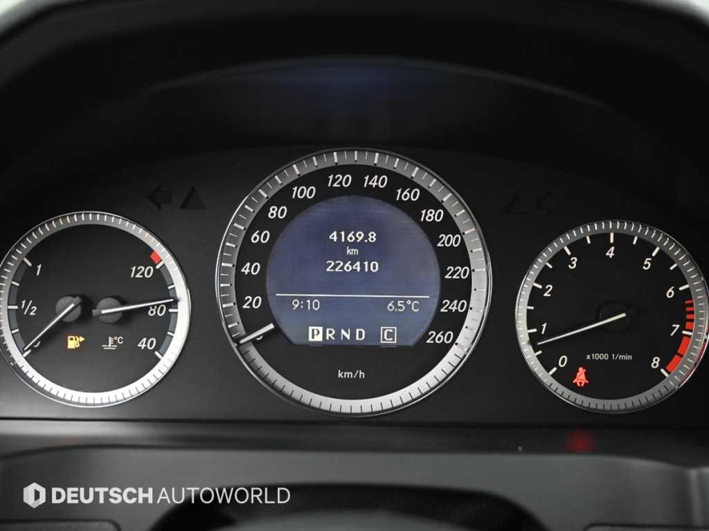 Mercedes Benz C Class - Vista 8