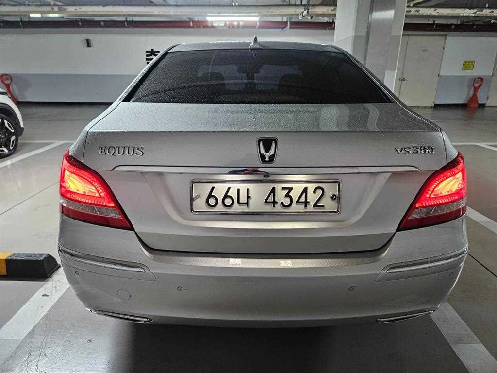 HYUNDAI Equus - Vista 4